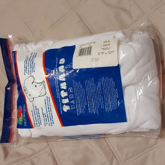 White T-Shirts 2XL - Picture 2 of 3